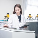 Анализ ПФАС — лаборатории проверяют холостые пробы и стандарты